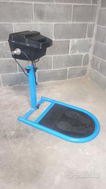 Pedana vibrante con fascia per massaggi