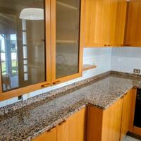 cucina impilacciata in noce chiaro