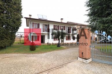 CASA SINGOLA CON SCOPERTO PRIVATO RIF: FRP1