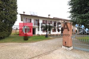 CASA SINGOLA CON SCOPERTO PRIVATO RIF: FRP1