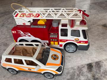 Ambulanza e camnion dei pompieri