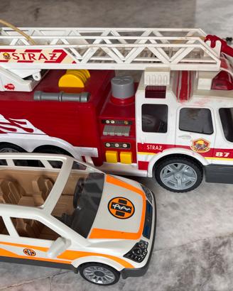 Ambulanza e camnion dei pompieri