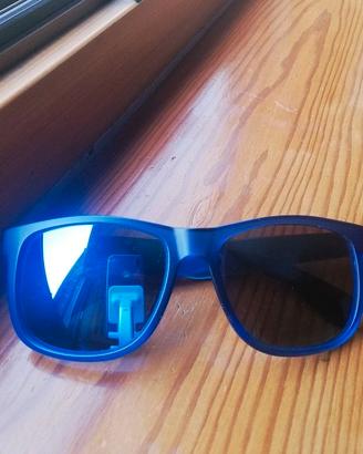 Occhiali da sole blu elettrico