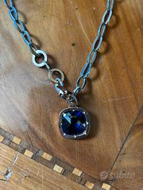 Collana con ciondolo blu