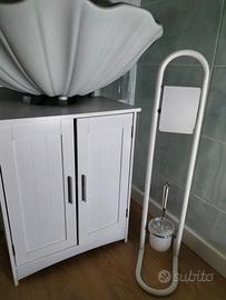 Arredi per bagno.
