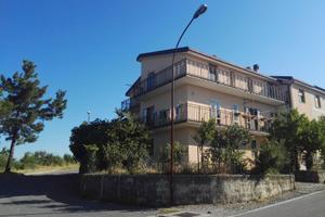 Appartamento con doppio garage/deposito