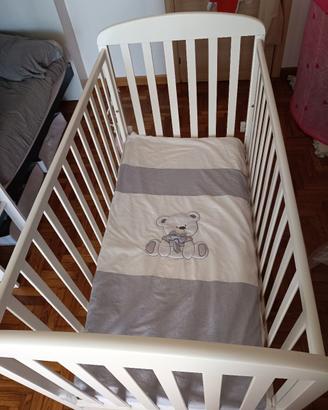 Lettino con sbarre di protezione fisse