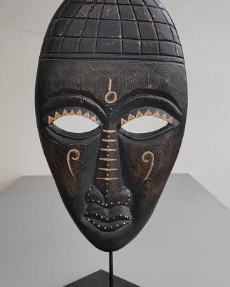 Maschera decorativa africana in legno con base 