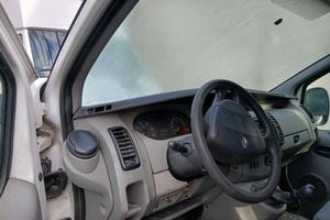 renault trafic anno 2005 
