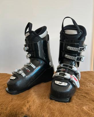 Scarponi Nordica neri