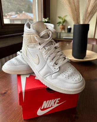 Nike Jordan Mid 1 donna