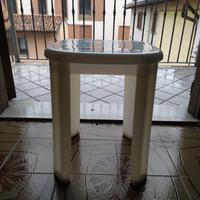 Sgabello in plastica 