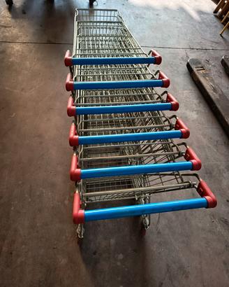 carrello per spesa più cesti