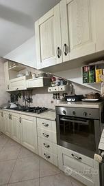 Cucina completa usata ben tenuta