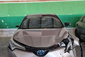 Toyota C-HR incidentata