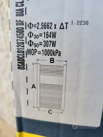 termoarredo bagno imballato DeLonghi