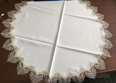 Lotto due centri rotondi centrotavola centrini