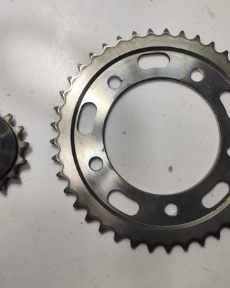 pignone a 15 denti e  corona a 41 denti originale