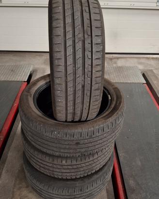 gomme 215 50 17 estive