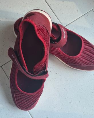 Sneakers da donna marca Hotcham, colore rosso.