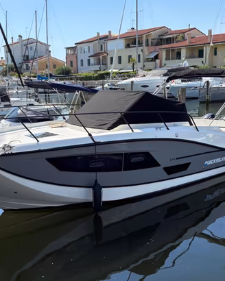 QuickSilver 875 sundeck