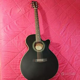 Chitarra acustica amplificabile 