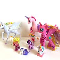 Unicorni di diverse dimensioni e materiali