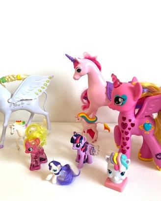 Unicorni di diverse dimensioni e materiali
