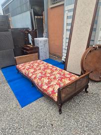 Letto, divano antico in paglia di vienna