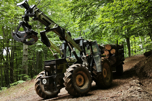 Hurlimann h 478-4 con applicazione forestale