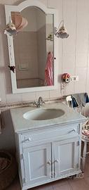 mobile bagno lavabo e specchio