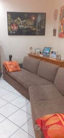 divano con mobile su misura