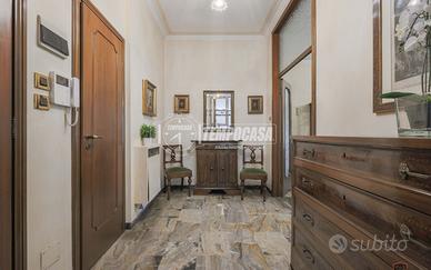 QUATTRO LOCALI AL PRIMO PIANO CON AMPIO BALCONE E