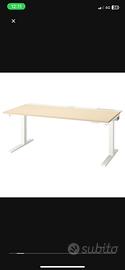 Scrivania regolabile in altezza
