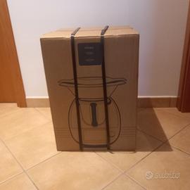 Bimby TM6 completo di tutti i suoi accessori 