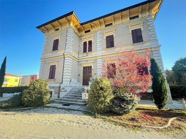 Villa in Stile Liberty a Chiaravalle, Ancona