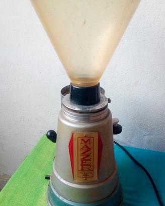 Vecchio macina caffe MAZZER vintage in disuso