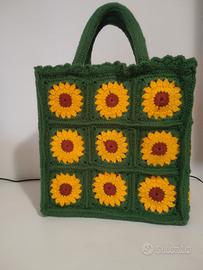 Borsa in juta rivestita all'uncinetto