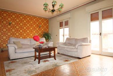 Ampio Appartamento in Zona Carducci