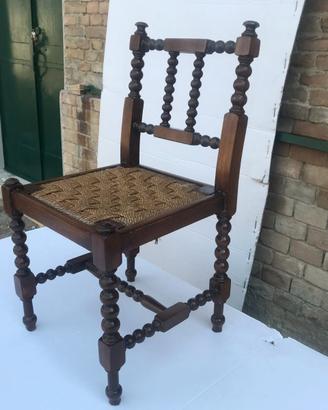 Sedia in legno tornita