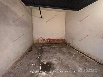 Garage, Zona Michelangelo, Palermo.