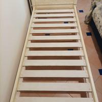 Letto singolo in legno