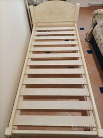 Letto singolo in legno