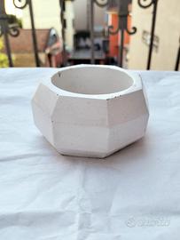 Vaso "Bagliore di Diamante" in cemento bianco 