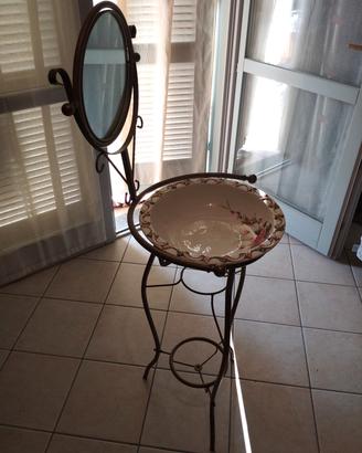 Vecchia Toilette in ferro battuto colore ottone 