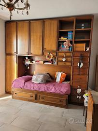 Armadio e letto in noce