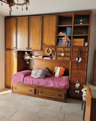 Armadio e letto in noce