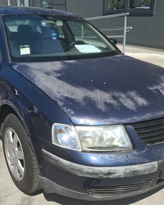 VOLKSWAGEN PASSAT per ricambi usati