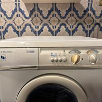 LAVATRICE ELECTROLUX Mod. EW 647 F