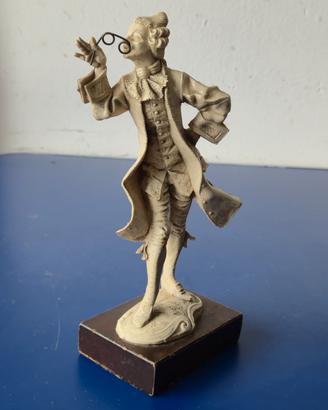 Statuetta Vintage in Plastica con Base in Legno